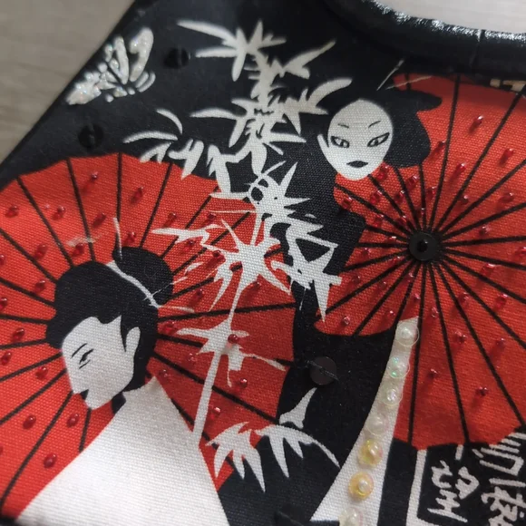 |3/$30| Oriental Handbag - Picture 3 of 6